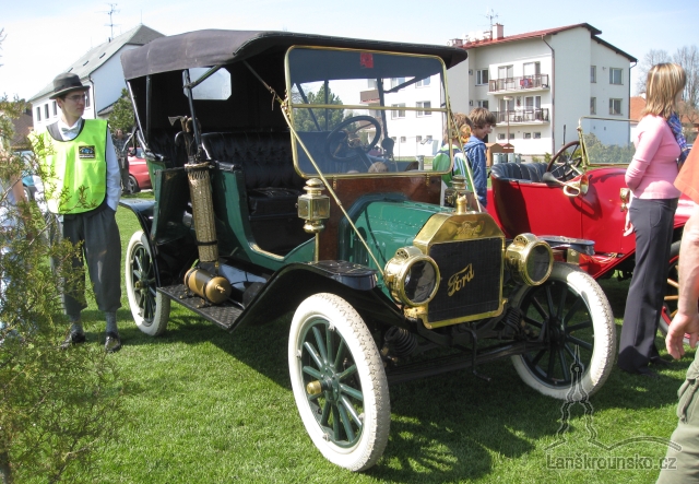 B Ford Touring rok 1912.jpg